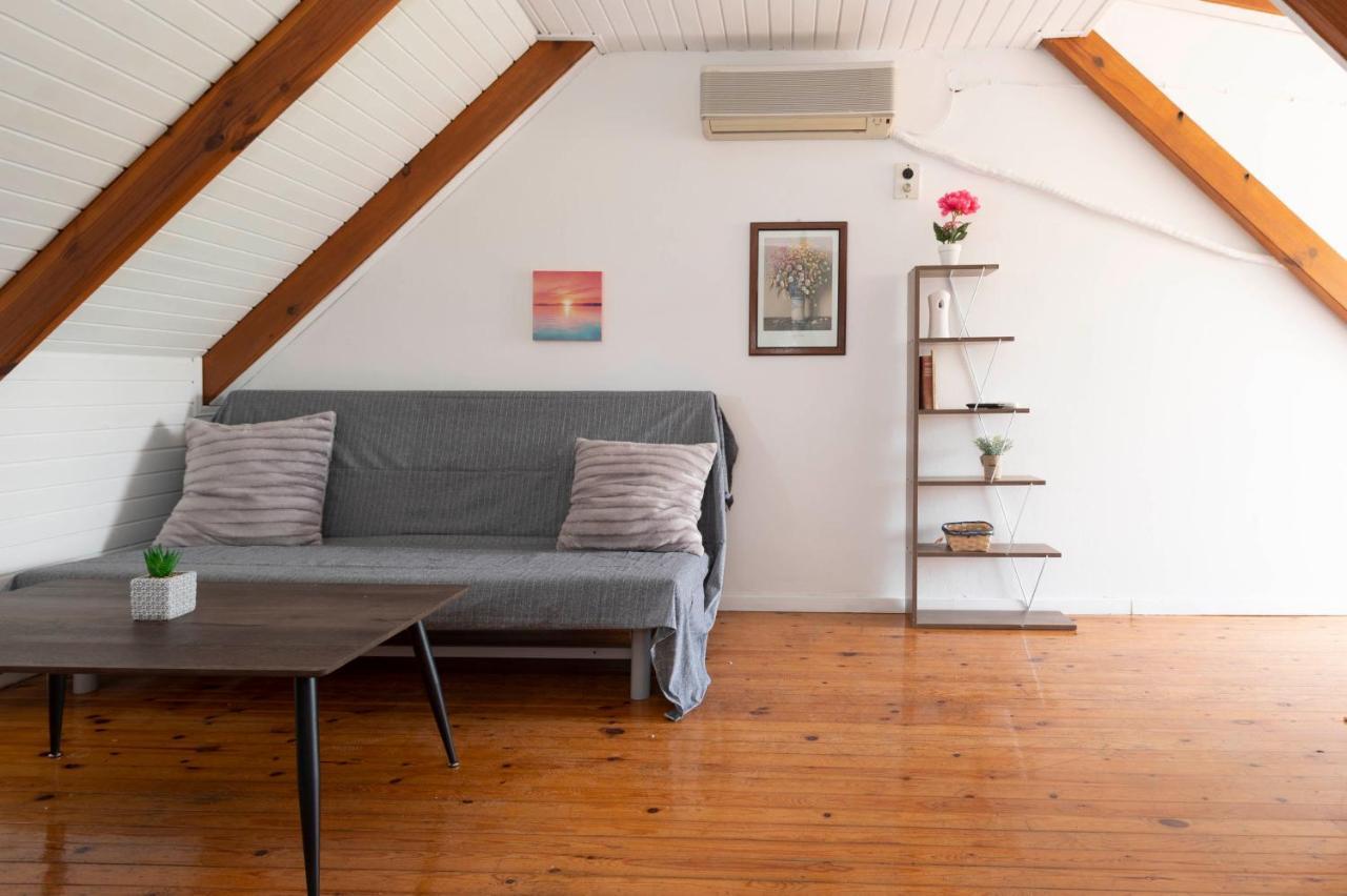 Giorgos House Attic Apartment Gialova Exterior photo